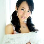 Iカップ巨乳娘が久しぶりに再会した地元の友達と3P