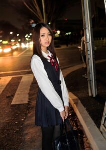 制服のまま気持ち良くしてあげるつもりが、献身的な子に思わず中出ししてしまった件