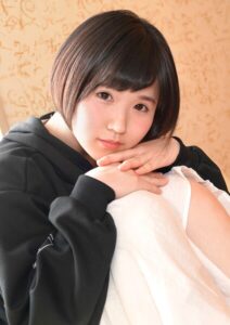 家出少女と出会って自分も若くなった気分になって夢中で腰振り！パイパンマ●●に中出し！！----