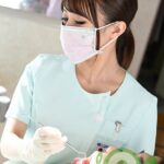 歯科衛生士のお姉さんに誘惑されて待合室でエッチしちゃいましたぁ〜！！