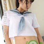 セーラー服美少女と放課後の教室でこっそり性交。クンニではしきりに羞恥するも、極太をハメてやるとすぐに悶絶